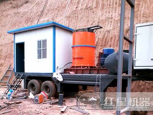 復(fù)合式破碎機(jī)安裝客戶現(xiàn)場